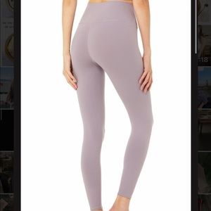 Alo 7/8 High-Waist Airbrush Legging xs
Color: Lavender Smoke